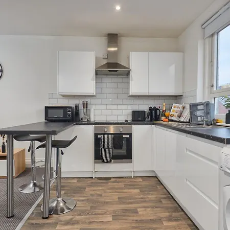 Stylish 3 Beds Apt In Ls2 - Free Parking - Contact Us For Better Offers! Apartment *