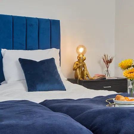 Stylish 3 Beds Apt In Ls2 - Free Parking - Contact Us For Better Offers! Apartment