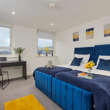 Apartment Stylish 3 Beds Apt In Ls2 - Free Parking - Contact Us For Better Offers! Leeds (West Yorkshire)