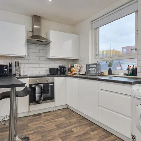Apartment Stylish 3 Beds Apt In Ls2 - Free Parking - Contact Us For Better Offers!