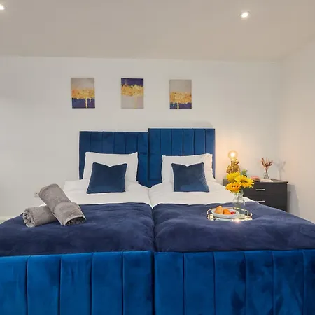 Stylish 3 Beds Apt In Ls2 - Free Parking - Contact Us For Better Offers! Apartment Leeds (West Yorkshire)
